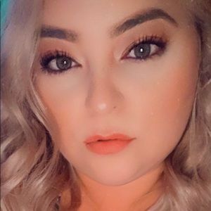 Meet your Posher, Dominique